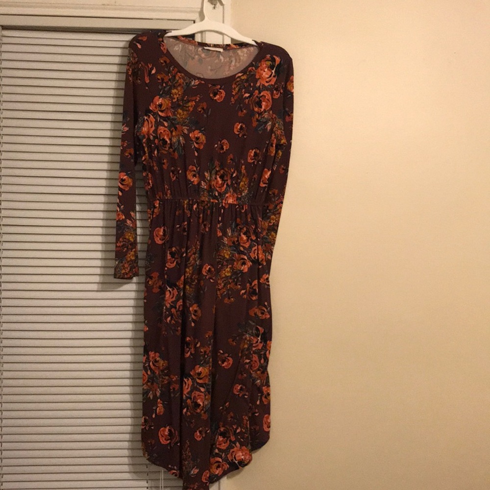 Burgundy long sleeve floral dress elastic waist.